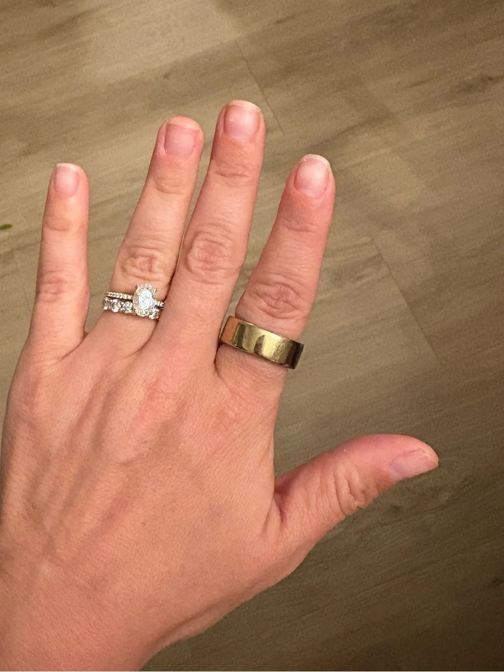 Oura Ring 4 Smart Ring — Gold Finish with Silver Interior